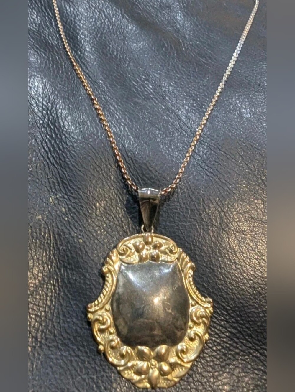 ​Vintage INTERNATIONAL SILVER Sterling Vermeil Floral Plaque Necklace 0.35 oz